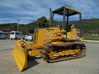 中古建設機械 中古 ブルドーザ コマツ D21P-8 写真