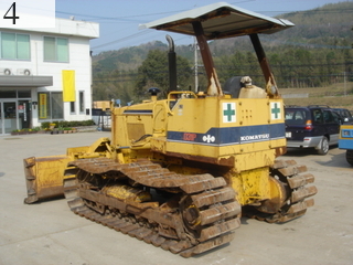 中古建設機械 中古 コマツ KOMATSU ブルドーザ  D31P-18