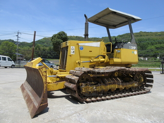 中古建設機械 中古 ブルドーザ コマツ D31P-20E 写真