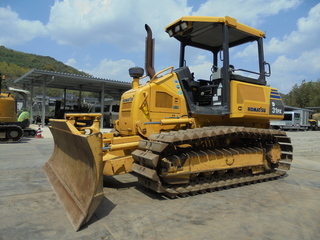 中古建設機械 中古 ブルドーザ コマツ D31PX-22 写真