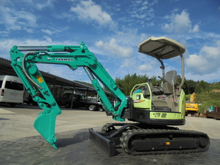 中古建設機械 中古 ミニ油圧ショベル ヤンマーディーゼル ViO30-5 写真