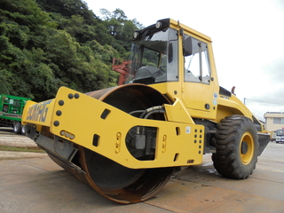 中古建設機械 中古 ローラー ボーマク BW211D-4 写真