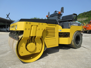 中古建設機械 中古 ローラー コマツ JV40CW-6 写真