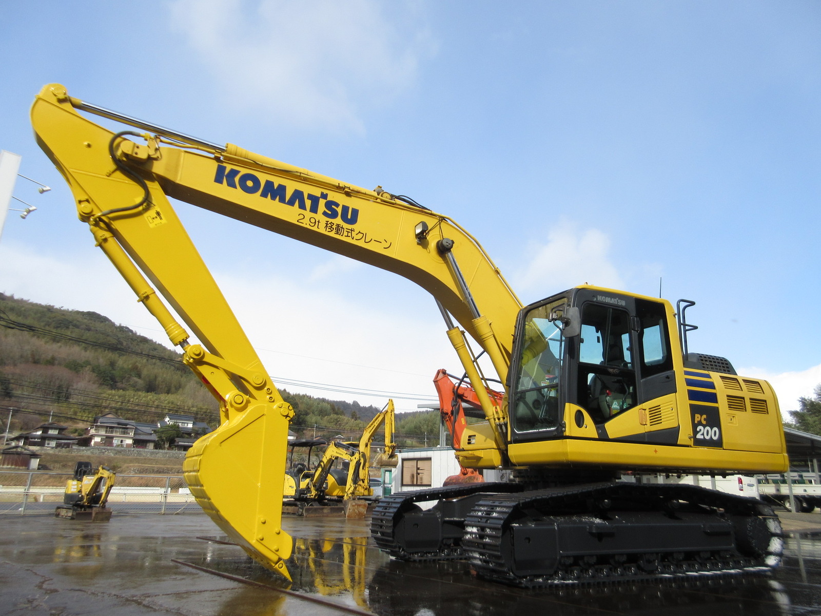 中古建設機械 中古 コマツ KOMATSU 油圧ショベル・バックホー ０．７－０．９立米 PC200-10