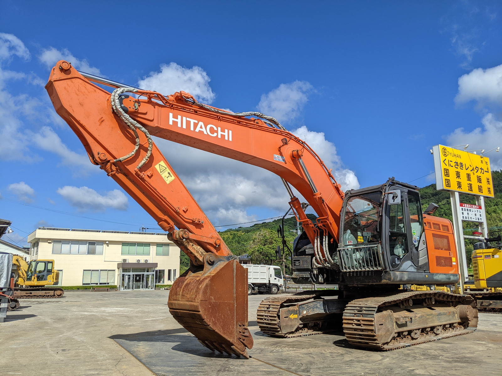 中古建設機械 中古 日立建機 HITACHI 油圧ショベル・バックホー ０．７－０．９立米 ZX225USR-6