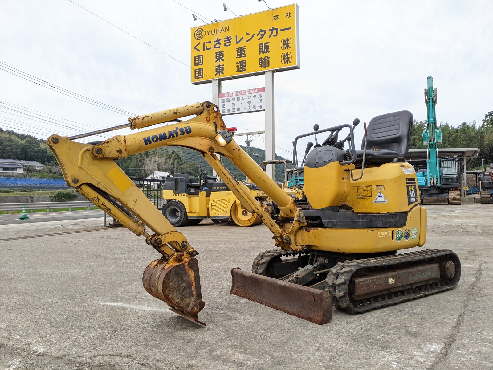 中古建設機械 中古 コマツ KOMATSU 油圧ショベル・バックホー ０．１立米以下 PC10MR-2