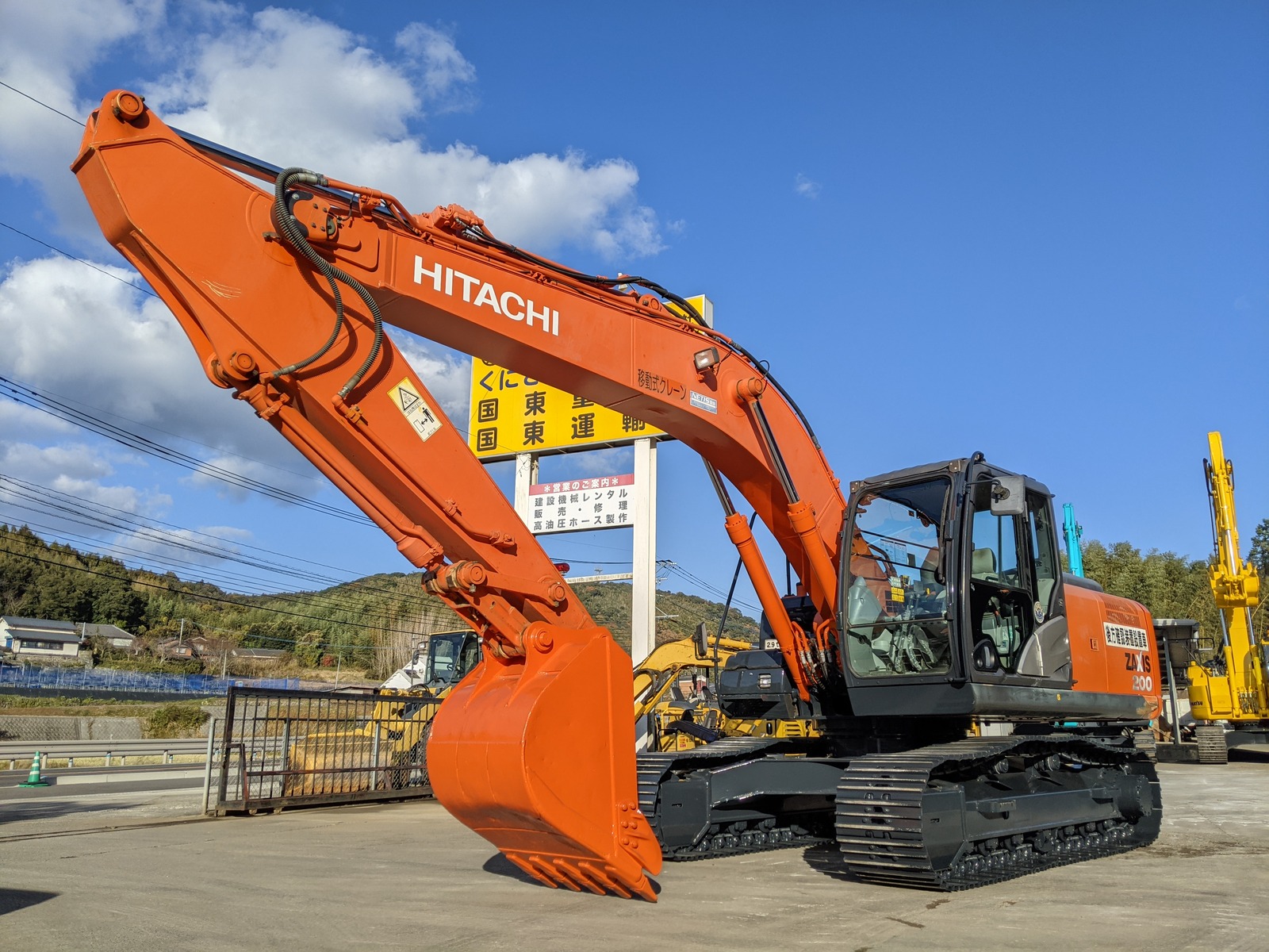 中古建設機械 中古 日立建機 HITACHI 油圧ショベル・バックホー ０．７－０．９立米 ZX200-5B