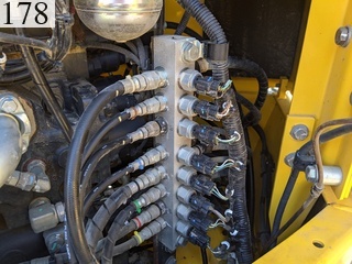 中古建設機械 中古 コマツ KOMATSU 油圧ショベル・バックホー ０．７－０．９立米 PC228US-10