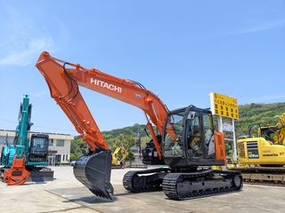 中古建設機械 中古  油圧ショベル・バックホー ０．４－０．５立米 ZX135US-6 写真