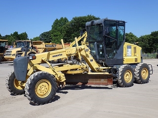 中古建設機械 中古 コマツ モーターグレーダー アーティキュレート式 GD405A-3 写真