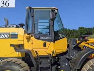 中古建設機械 中古 コマツ KOMATSU ホイール・ローダ １．０立米以上 WA200-8