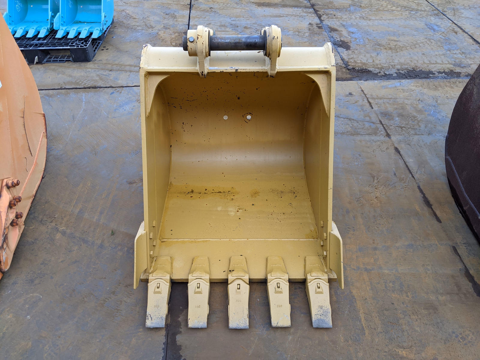 Used Construction Machine Used KOMATSU Bucket Standard bucket KW-PC120 Photos