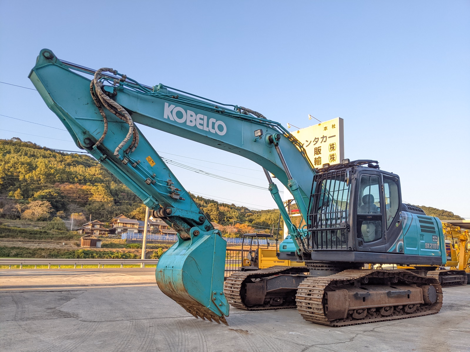 中古建設機械 中古 コベルコ建機 油圧ショベル・バックホー ０．７－０．９立米 SK210D-10 写真