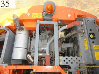 中古建設機械 中古 日立建機 HITACHI 油圧ショベル・バックホー ０．４－０．５立米 ZX135US-3