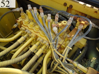 中古建設機械 中古 コマツ KOMATSU 油圧ショベル・バックホー ０．７－０．９立米 PC200-6