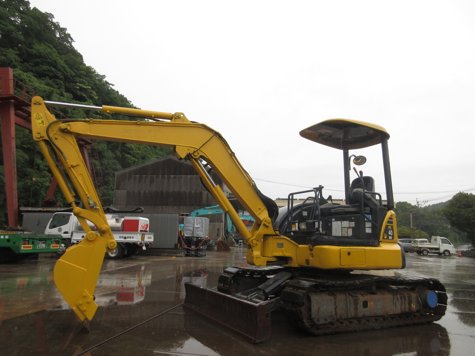 中古建設機械 中古 コマツ KOMATSU 油圧ショベル・バックホー ０．２－０．３立米 PC40MR-3