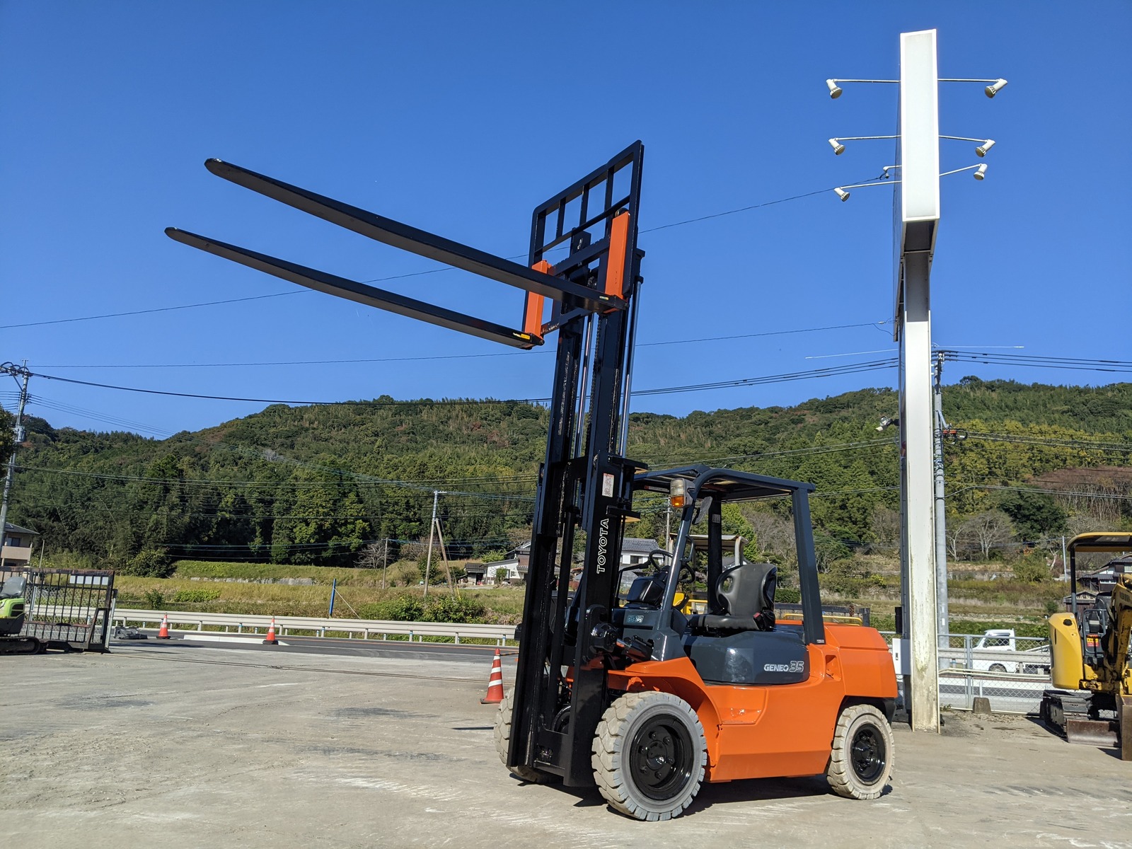 Used Construction Machine Used TOYOTA MOTOR CORPORATION Forklift Diesel engine 02-7FD35 Photos