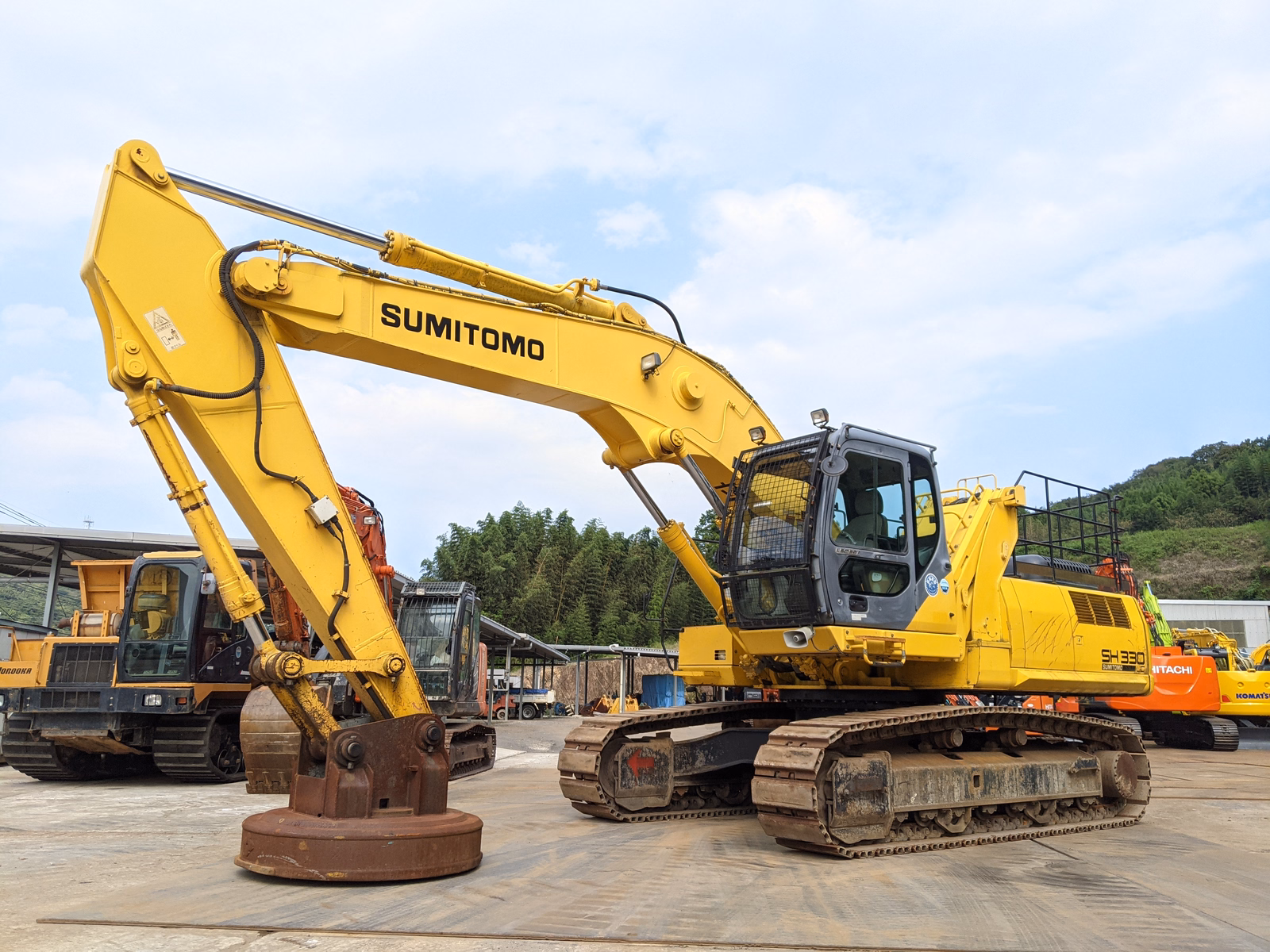 Used Construction Machine Used SUMITOMO Material Handling / Recycling excavators Magnet SH330LC-3B Photos